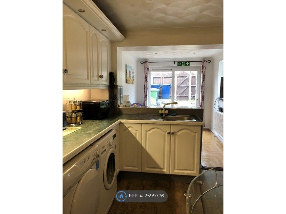 Property photo 1 of 9 Kitchen