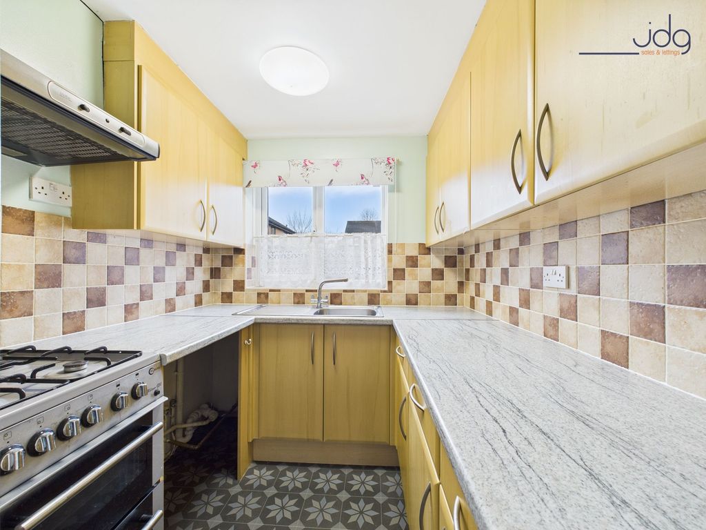 Property photo 3 of 8 Kitchen