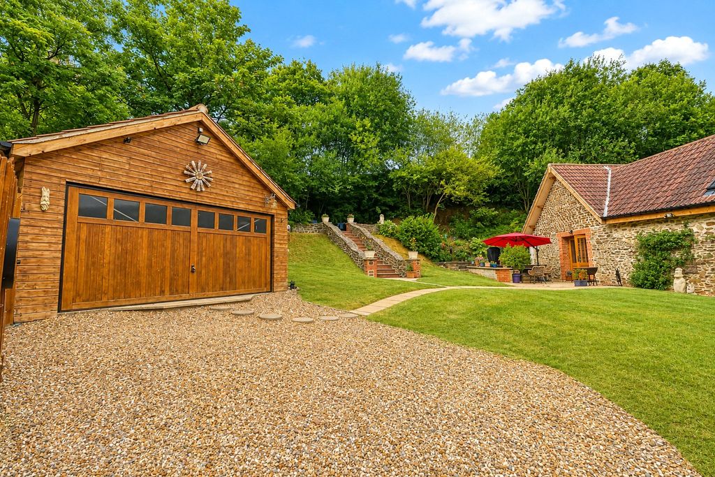 Property photo 2 of 29 Picture No. 31