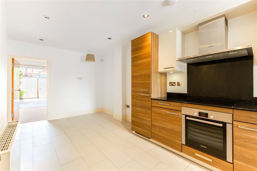 Property photo 3 of 9 Kitchen/Dining