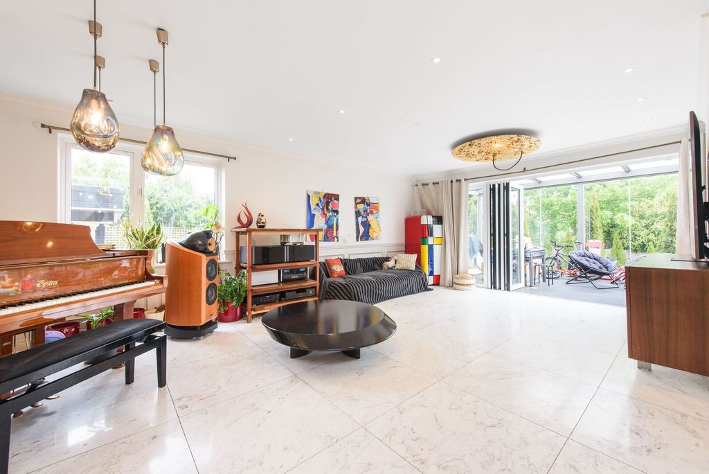 Property photo 2 of 17