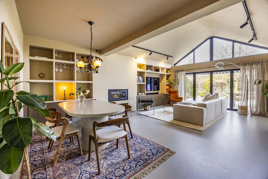 Property photo 3 of 26