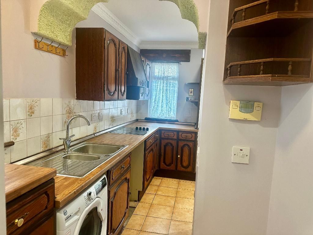 Property photo 3 of 11 Kitchen