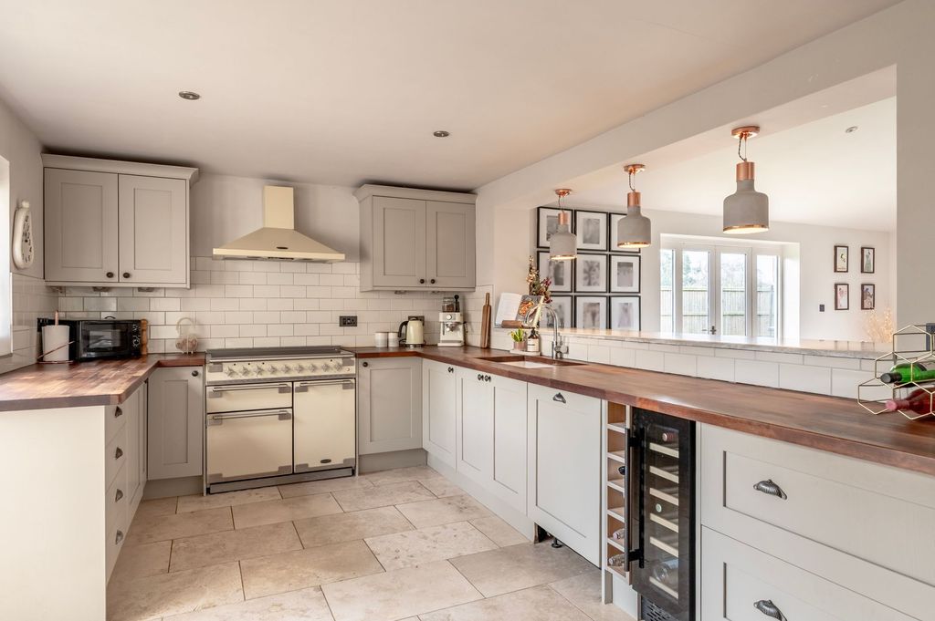 Property photo 2 of 24