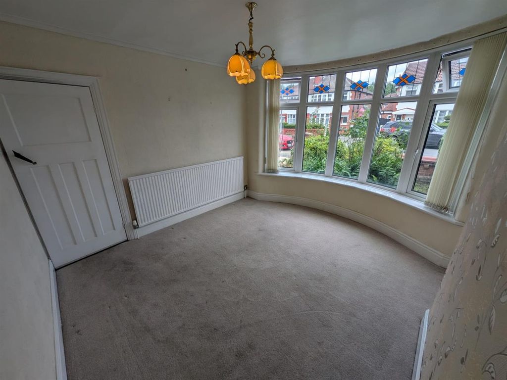 Property photo 3 of 25 Front Lounge