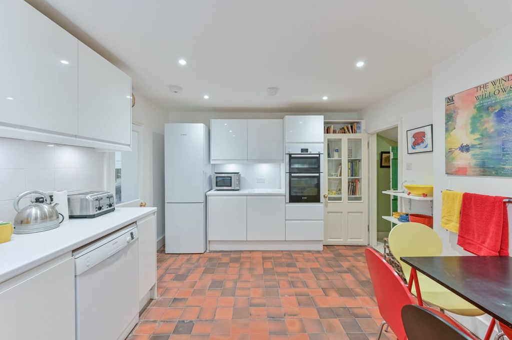 Property photo 3 of 13