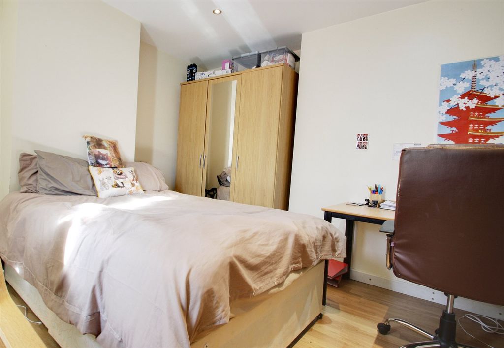 Property photo 3 of 8 Picture No. 10