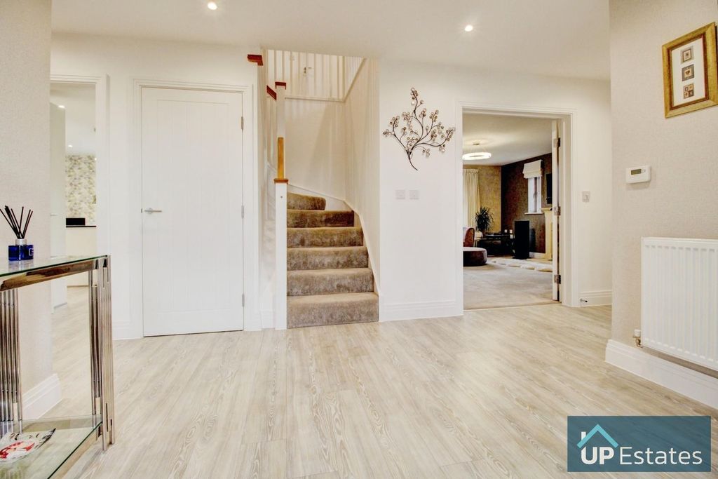 Property photo 3 of 36