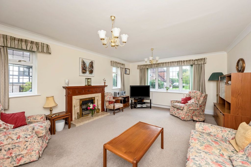 Property photo 2 of 23