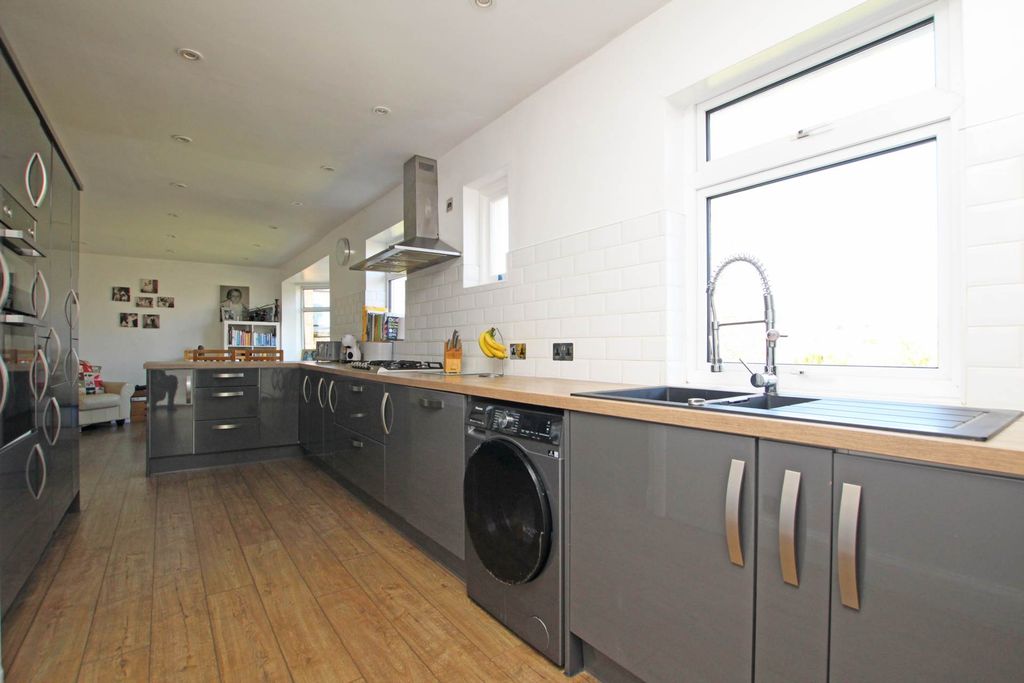 Property photo 2 of 26