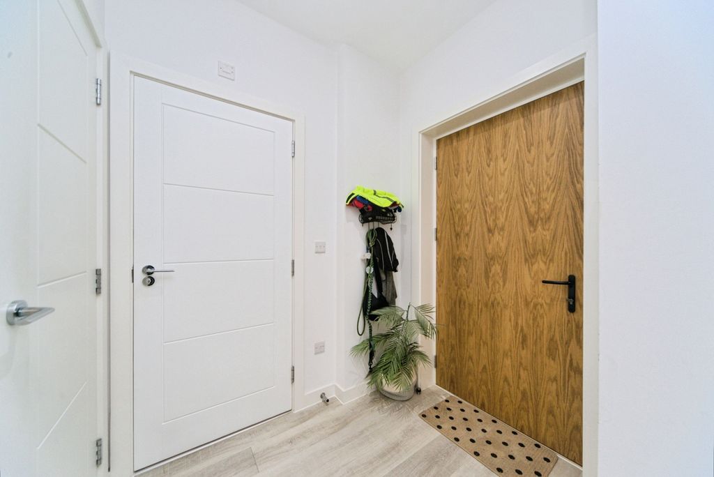 Property photo 3 of 14 Photo