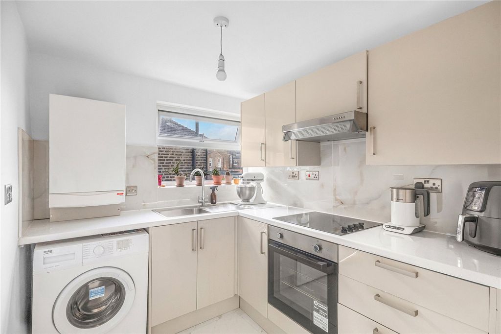 Property photo 2 of 12 Picture No. 28