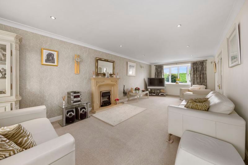 Property photo 2 of 34 Living-Room