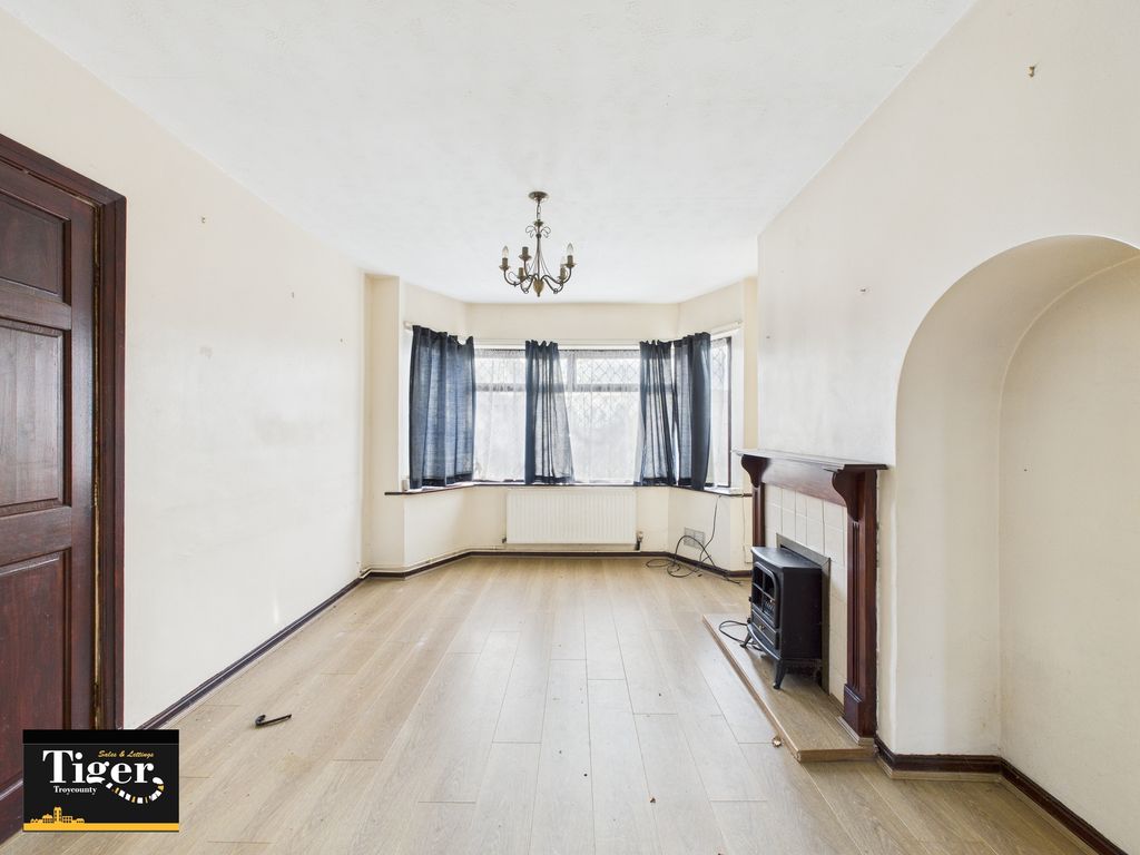 Property photo 3 of 22 Cam03440G0-Pr0475-Still011