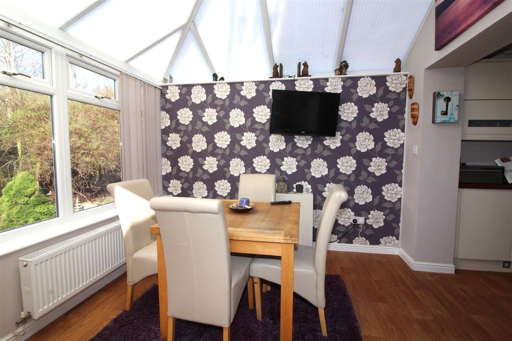 Property photo 3 of 42 Conservatory