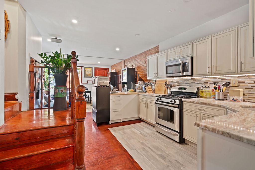 Property photo 2 of 28