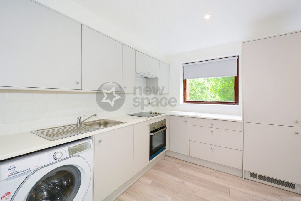 Property photo 3 of 12 Photo 6