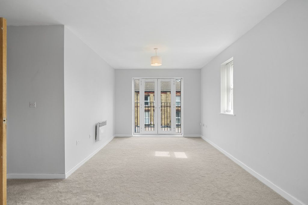 Property photo 3 of 15 Living Space