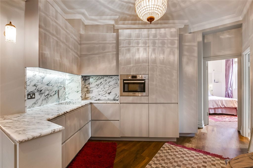 Property photo 3 of 6 Kitchen