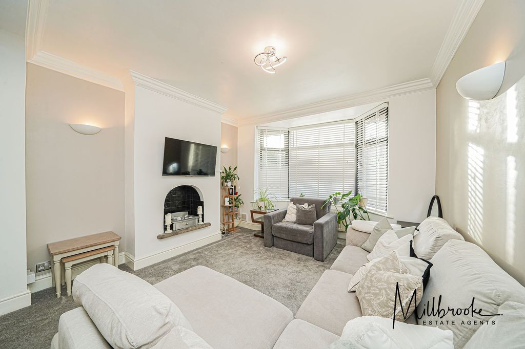 Property photo 2 of 26