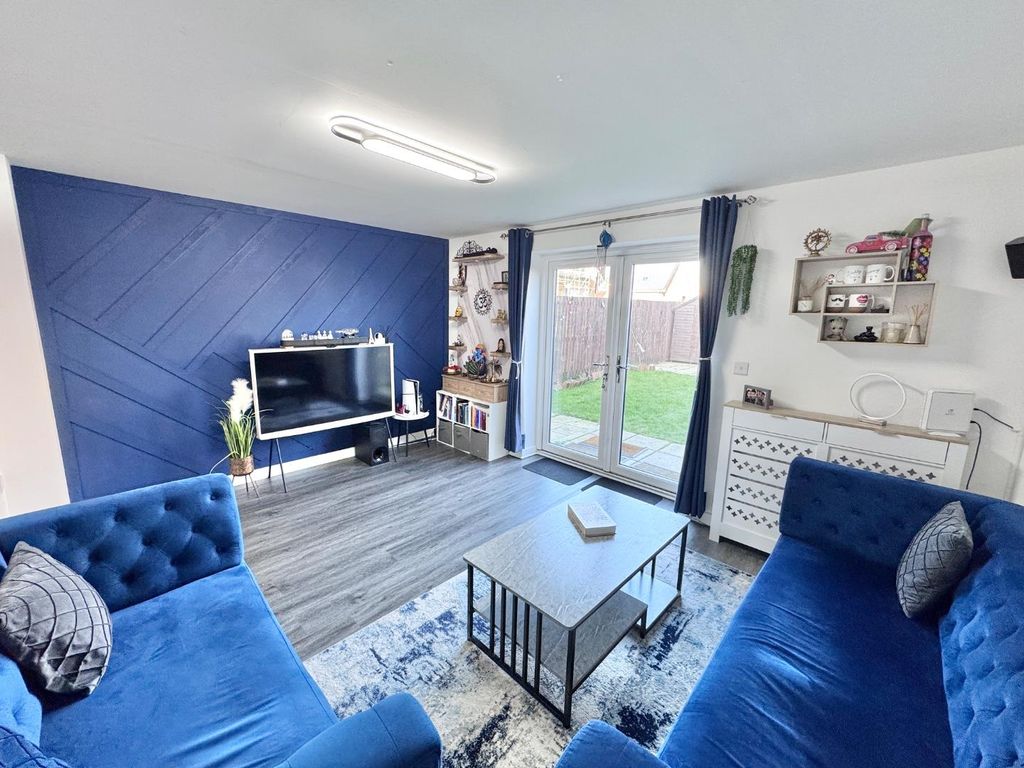 Property photo 2 of 16 Lounge