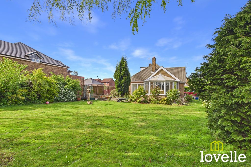 Property photo 1 of 32