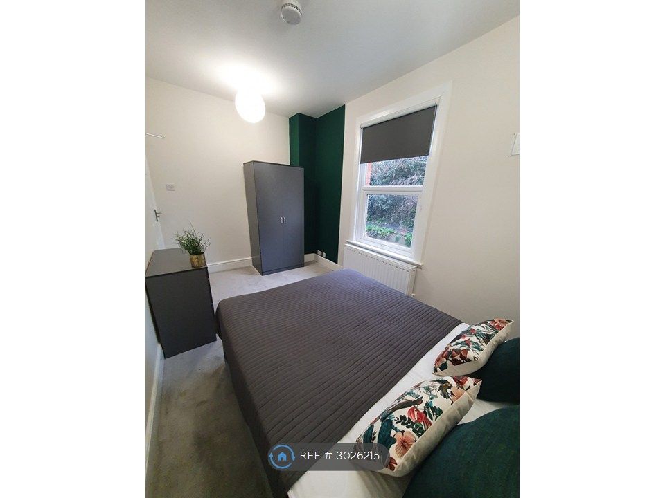 Property photo 3 of 15 Room 6