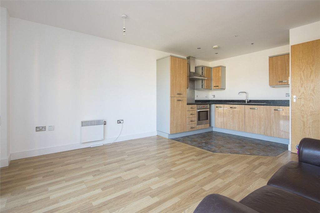 Property photo 3 of 7 Kitchen/Reception