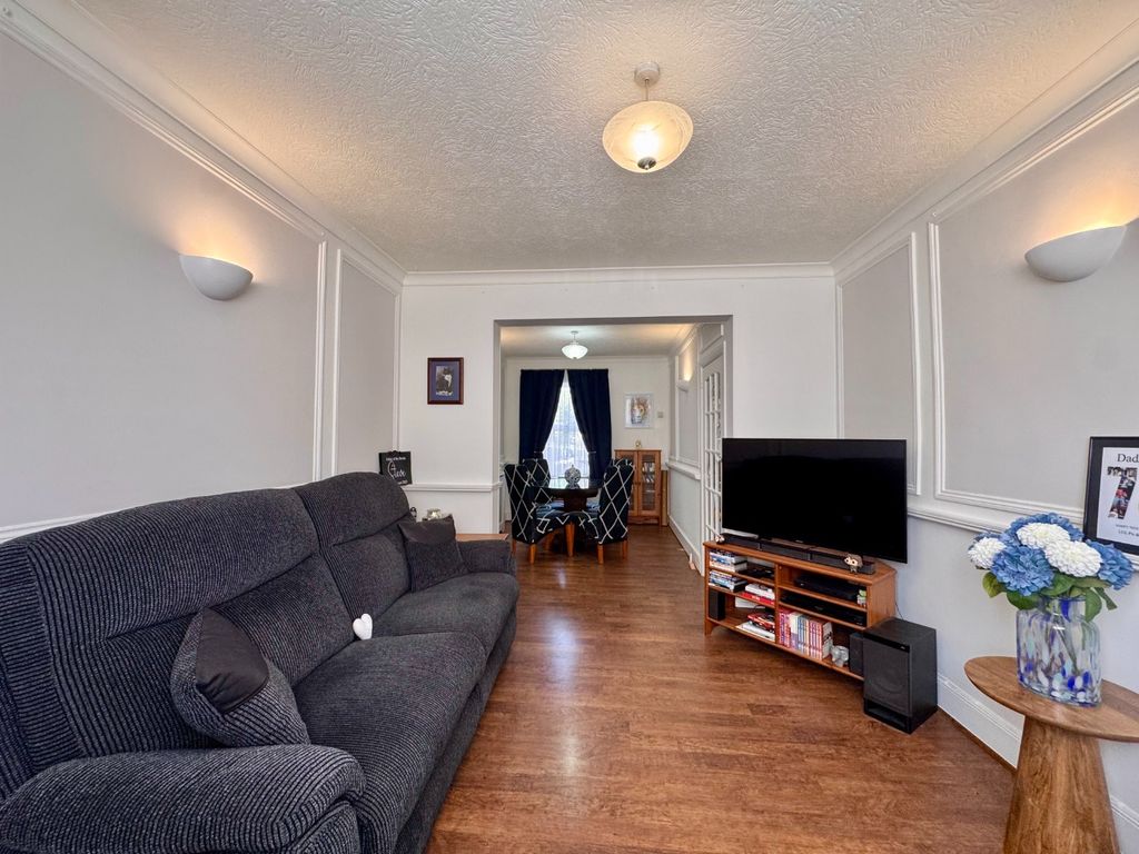Property photo 3 of 11 4997936