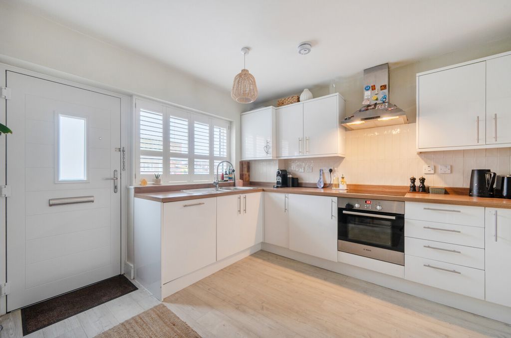 Property photo 3 of 22 1432431-11-69c2Bc...