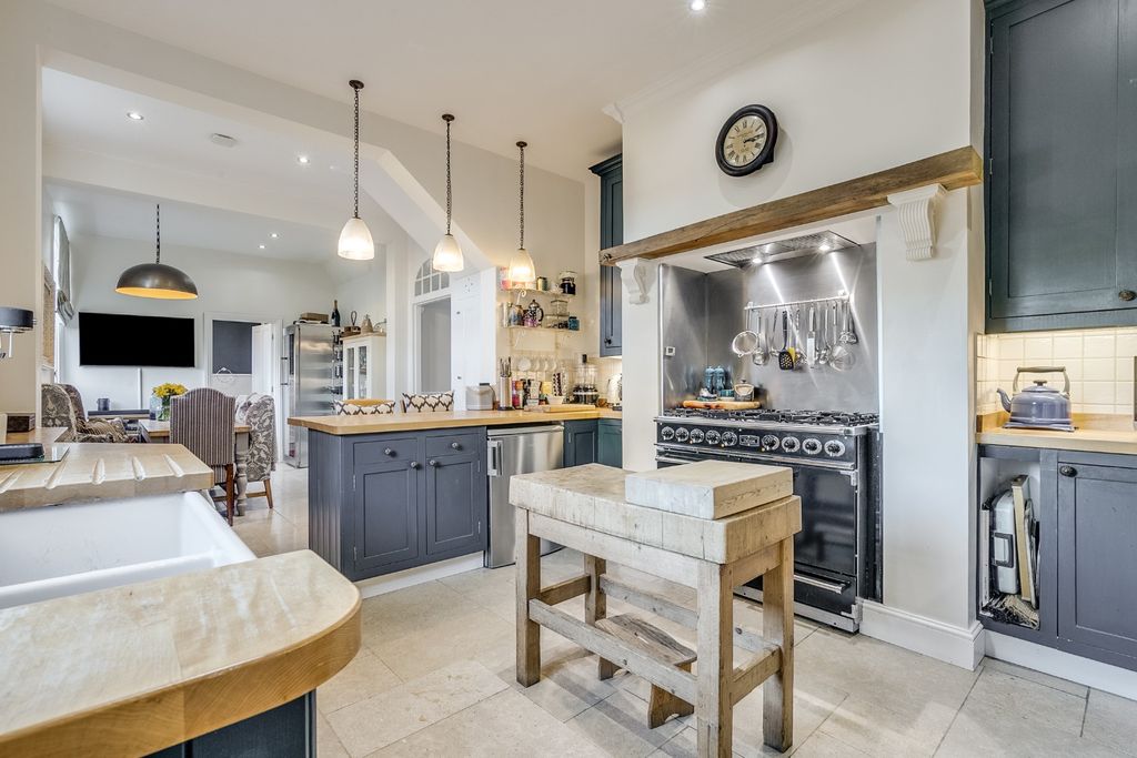 Property photo 2 of 28 4821394