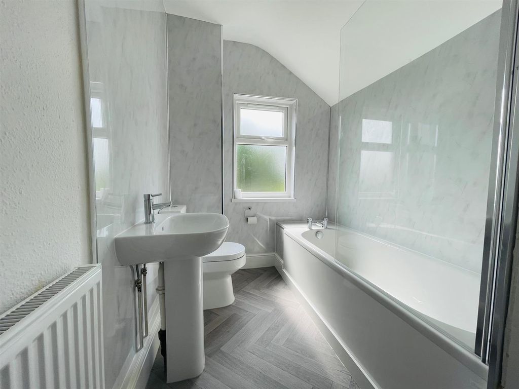 Property photo 3 of 9 Bathroom/WC