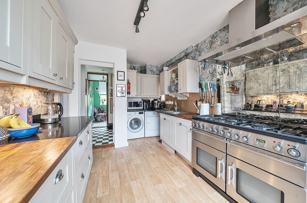 Property photo 3 of 12 1312069-18-685Be5...
