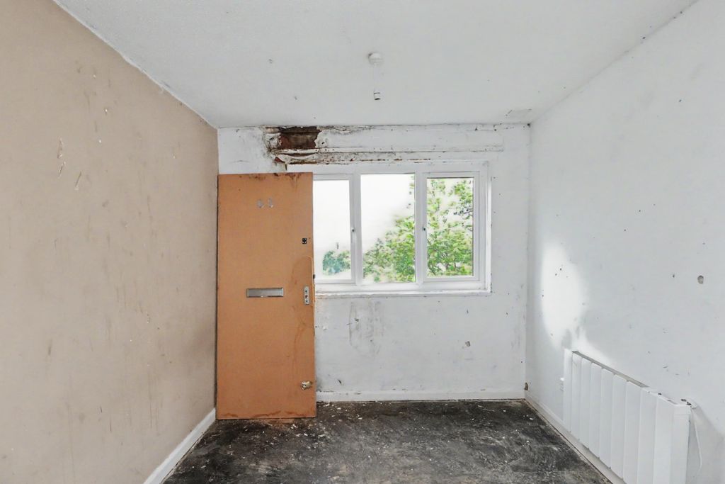 Property photo 2 of 12 63 Southwell Close, Kirkby-In-Ashfield, Nottinghamshire, Ng17 8Gn