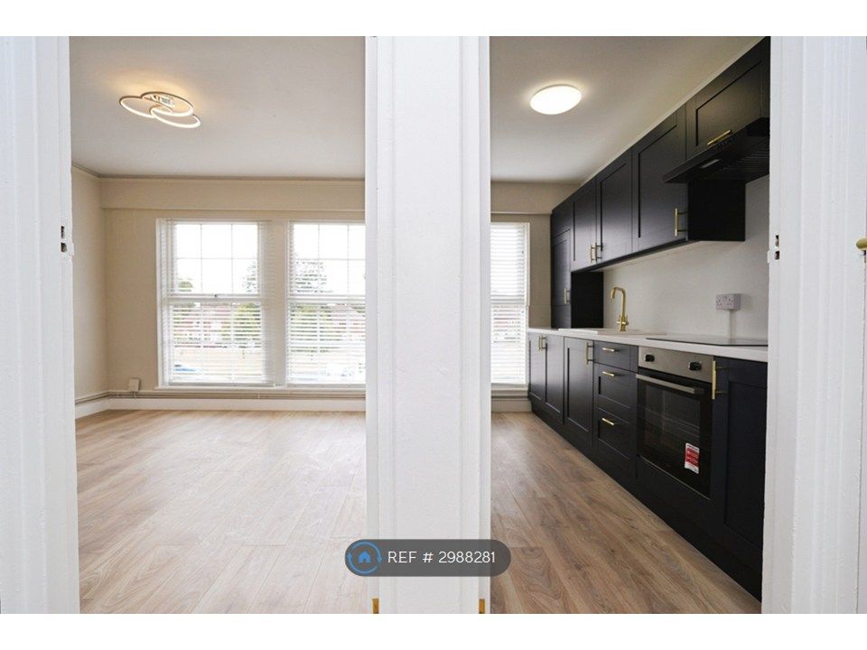 Property photo 3 of 14 Kitchen