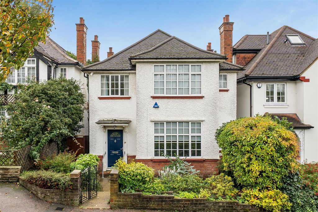 Property photo 1 of 23 Makepeace Avenue