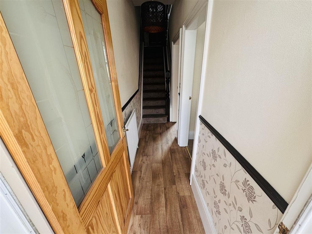 Property photo 2 of 14 Hall