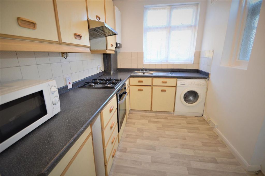 Property photo 1 of 3 James Lane E10