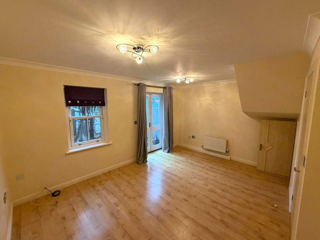 Property photo 3 of 8 Picture No. 16