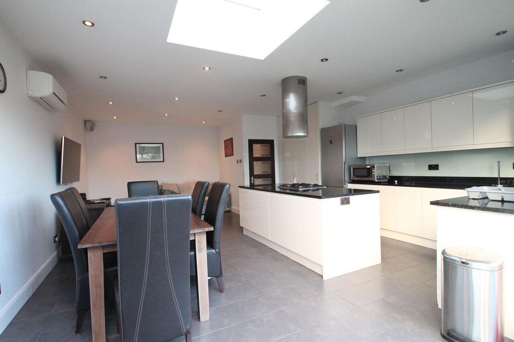 Property photo 3 of 11 Kitchen Diner 4.Jpg