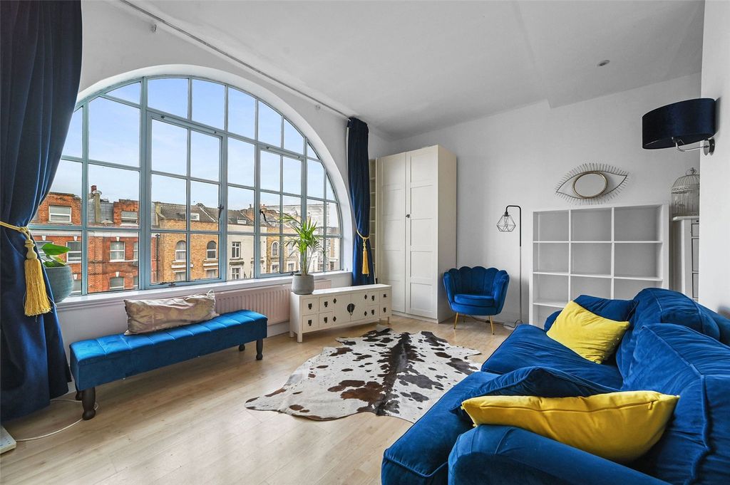 Property photo 2 of 9 Studio