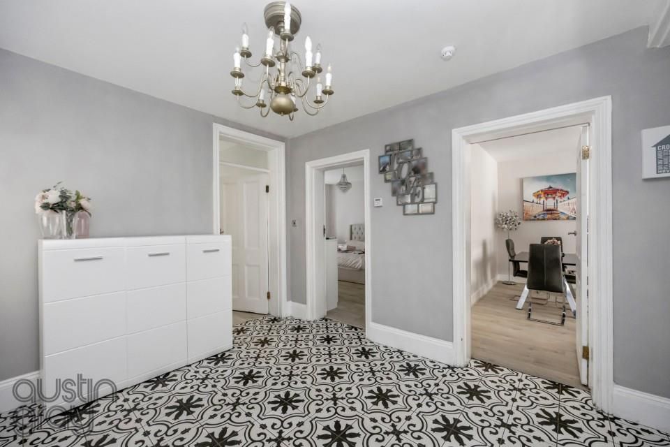 Property photo 3 of 17 Cromwell Road 13E-021 (Custom).Jpg