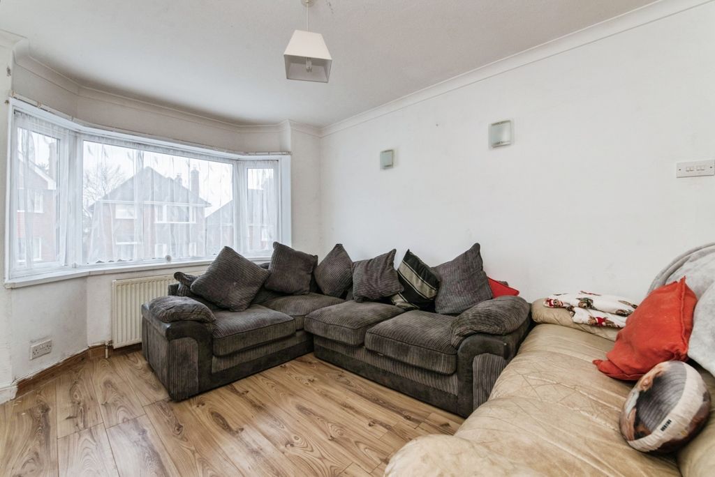 Property photo 2 of 18 Pbox-Img.Jpg