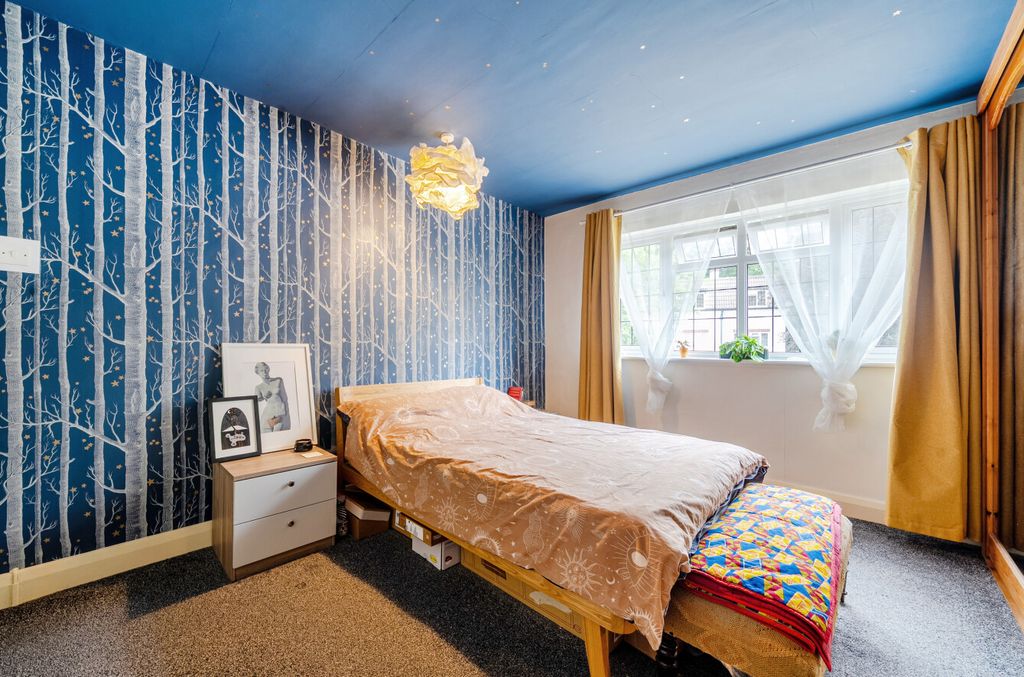 Property photo 2 of 12 1497521-9-6A686Ed...