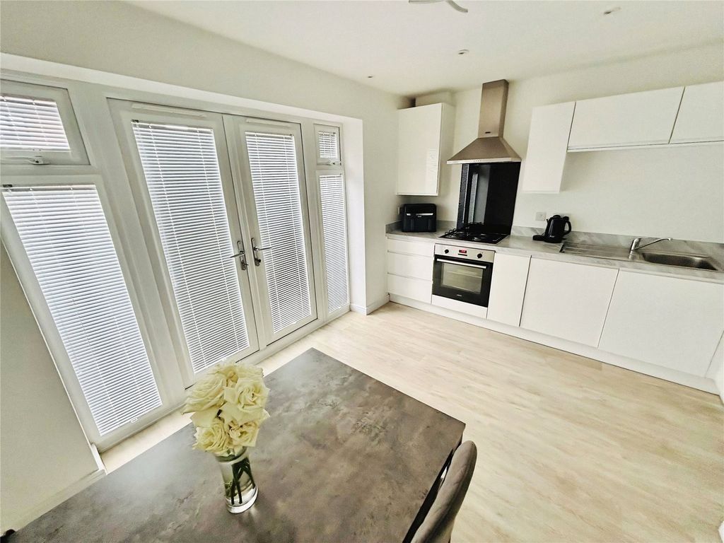Property photo 2 of 11 Kitchen