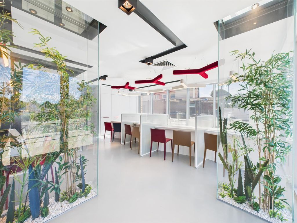 Property photo 2 of 10 Cam04237G0-Pr0216-Still002.Jpg