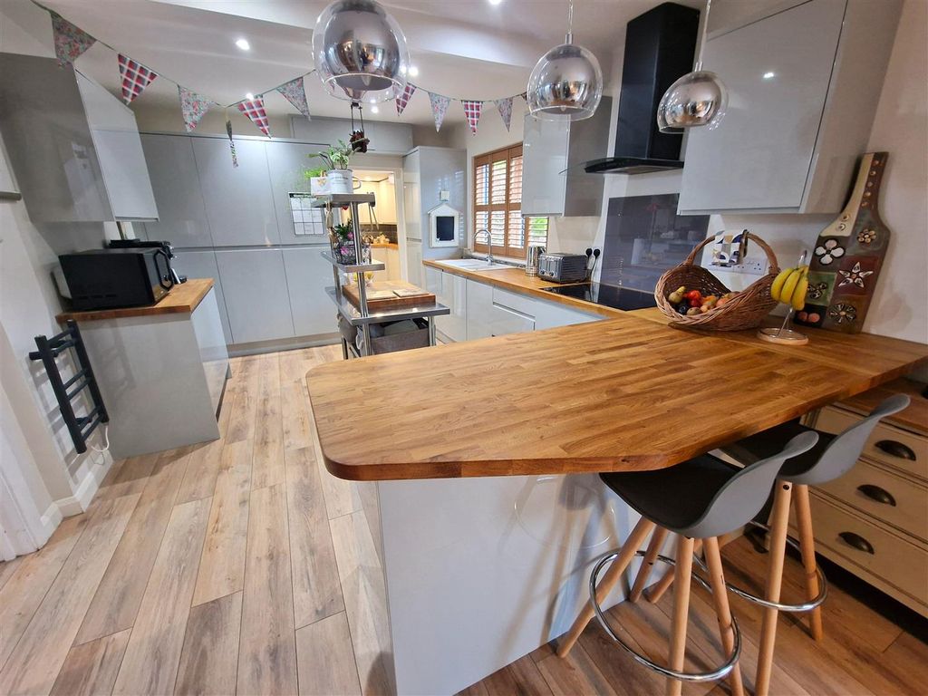 Property photo 3 of 19 Kitchen.Jpg