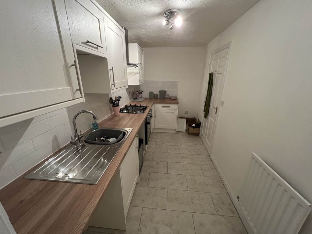 Property photo 2 of 10 Kitchen