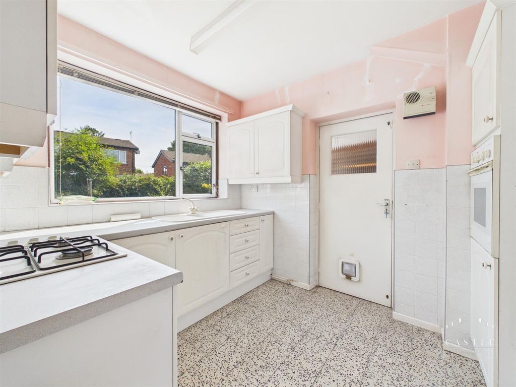 Property photo 3 of 19 Kitchen