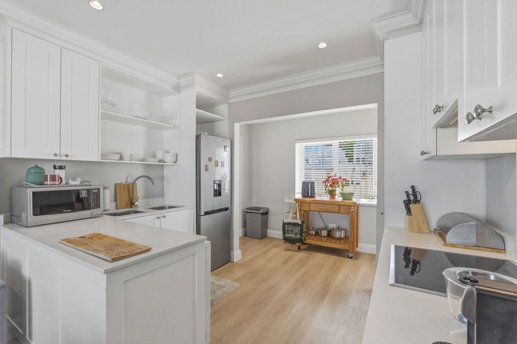 Property photo 3 of 29 Kw1733821